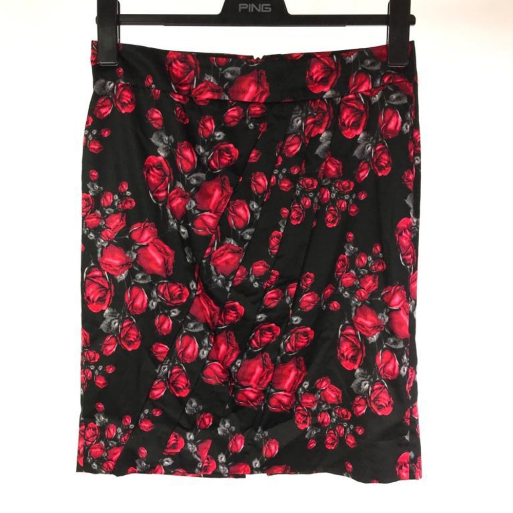 White House Black Market Red Roses Pencil Skirt